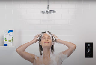 GREASY HAIR IN SUMMER – WHAT CAUSES IT?