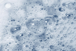 HOW WASHING YOUR HAIR AFFECTS GREASINESS