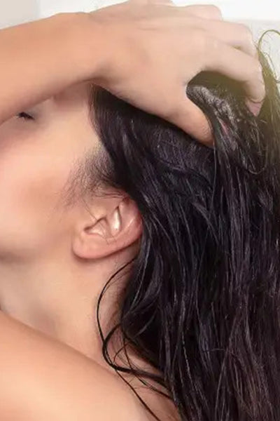 HOW TO EXFOLIATE YOUR SCALP USING A SCRUB